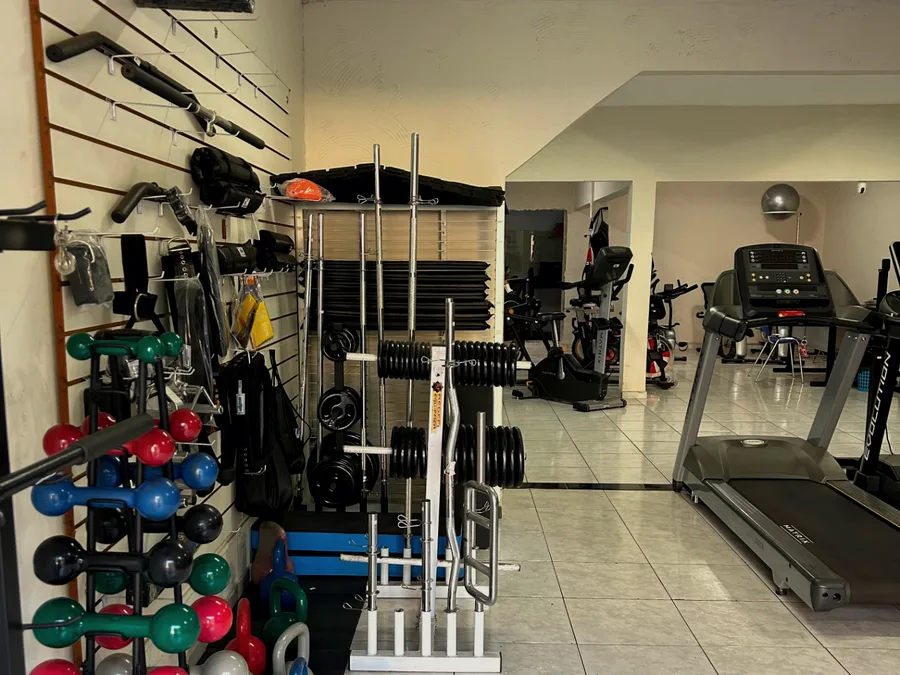 Área de acessórios e peças da assistência técnica própria da Rede Fit